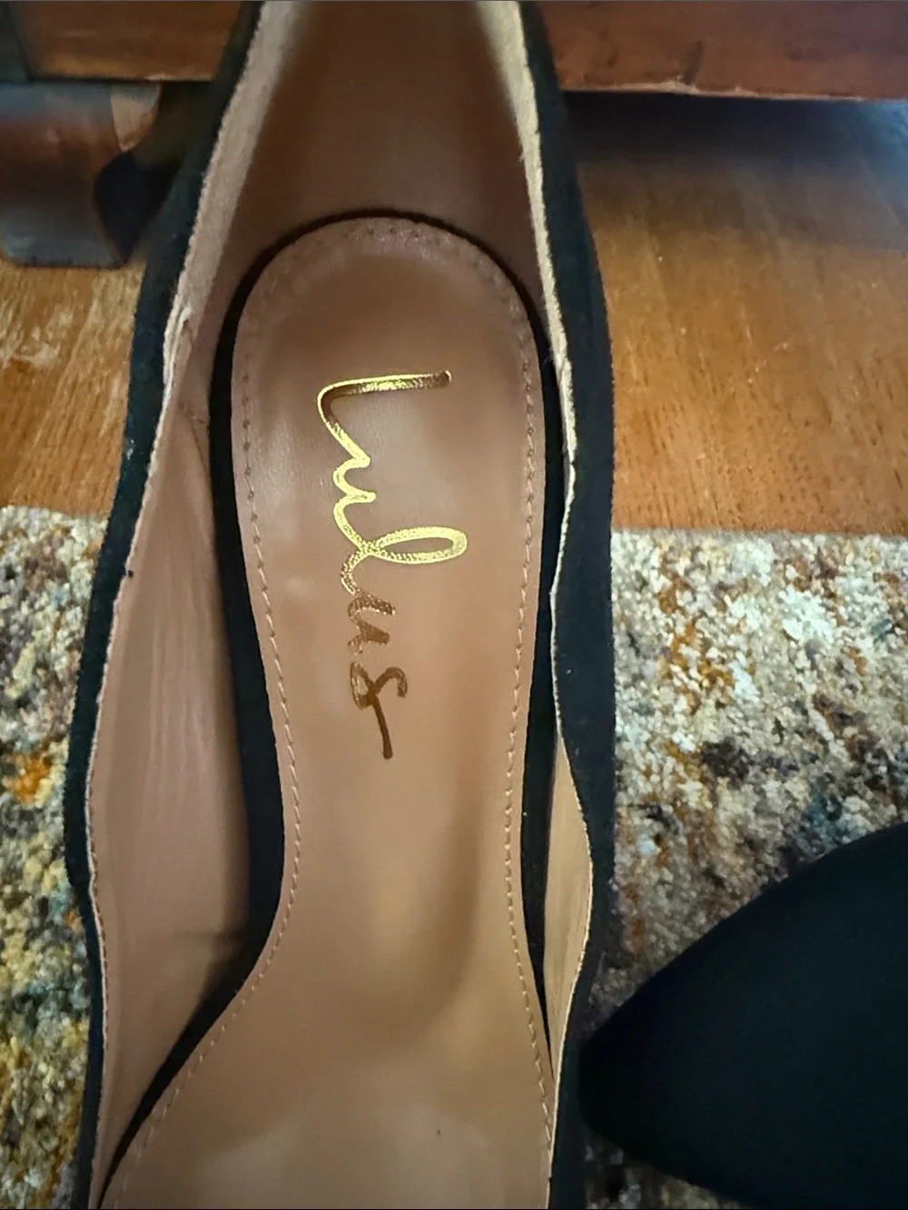 New Lulus black suede scalloped pumps